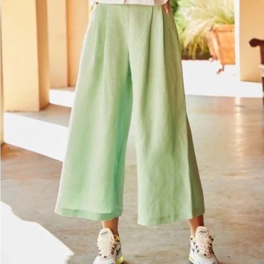 NWT Hunter Bell Chase Culottes in the color mint green Size 4